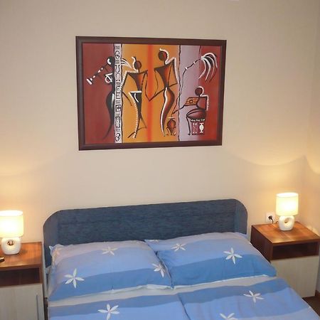 Eszter apartmanház Hajdúszoboszló Exterior foto