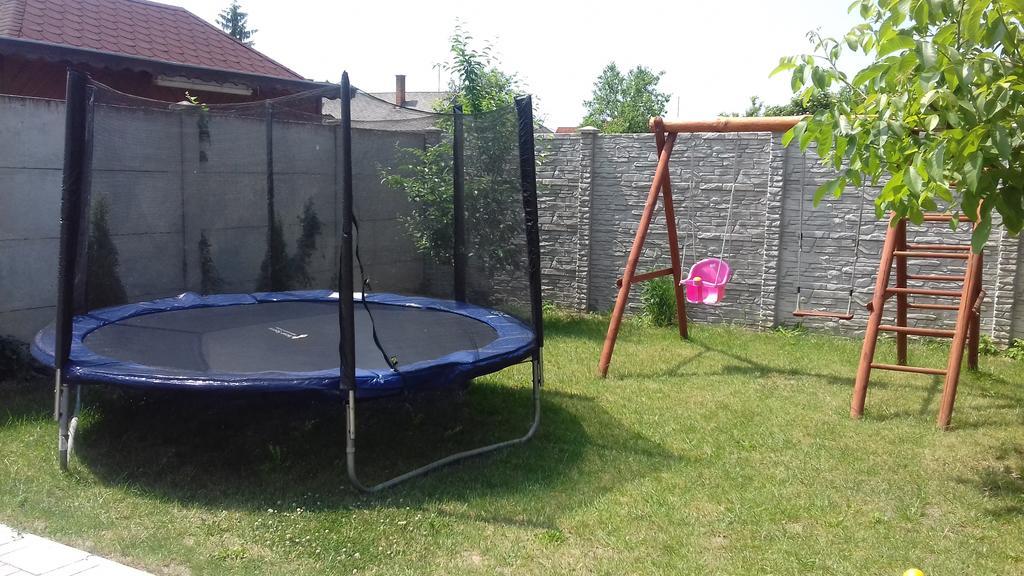Eszter apartmanház Hajdúszoboszló Exterior foto